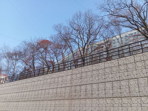 Комфорт и безопасность: как ремонтируют подпорные стены во Владивостоке