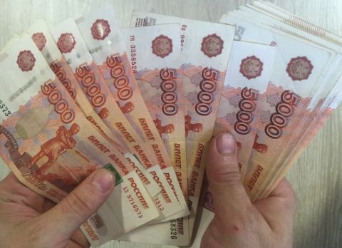 Стало известно, у каких сотрудников в России зарплаты растут быстрее