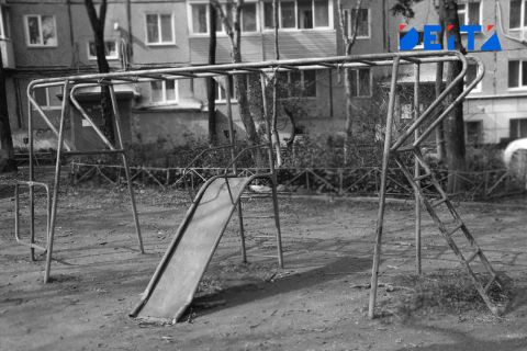 Загадочное исчезновение детской площадки расследуют во Владивостоке