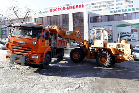 Мэр Владивостока контролирует уборку наледи и снега в городе