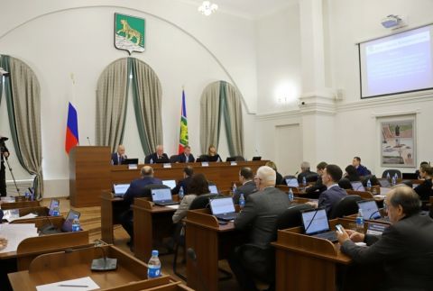 Дума Владивостока приняла бюджет города на ближайшие три года и утвердила корректировку бюджета на текущий год