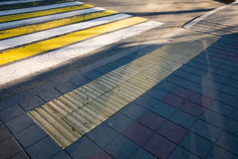 Стало известно, где заменят тактильную плитку в столице Приморья