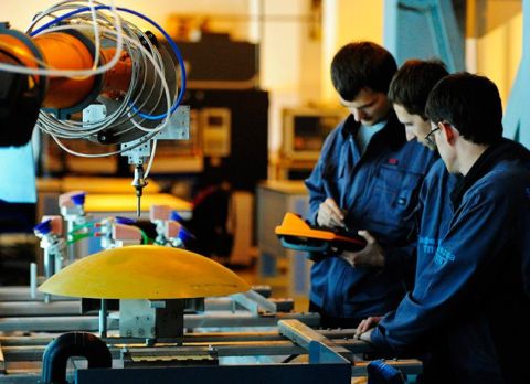 Подростков в России хотят отправить работать на заводы