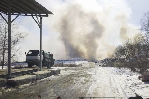 Три недели тушили мусорный полигон в Приморье