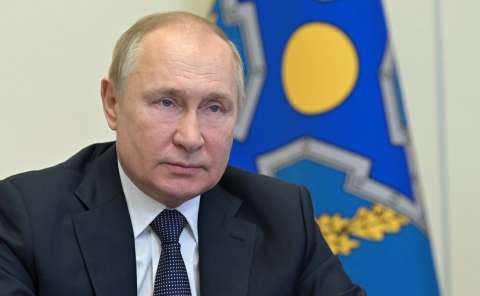 Путин поздравил украинцев с Днём Победы