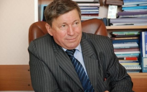 Эксперт: курс доллара будут держать до голосования