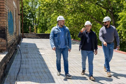 Глава Владивостока проверил ход работ в будущем детском саду на Постышева