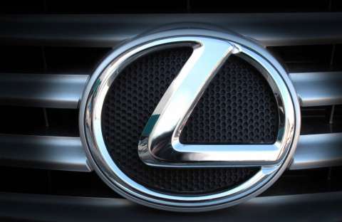 Торопыги на Lexus и Land Cruiser нашли проблемы в погоне за пожарной машиной