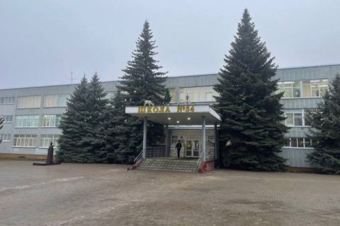 Подросток с молотком и зажигательной смесью ворвался в школу в Курске