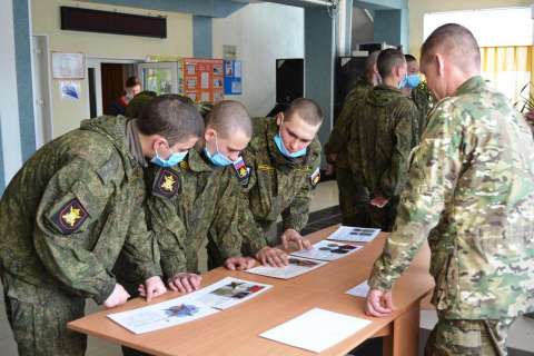 Приморские срочники приняли участие в квесте «Великая Победа»
