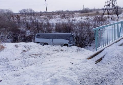 Полицейские выясняют причины ДТП с приморским автобусом в кювете