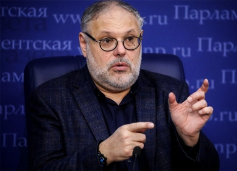 Деньги россиян обесценятся: Хазин объяснил почему