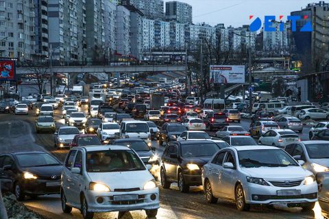 Дождь ухудшил дорожную обстановку во Владивостоке