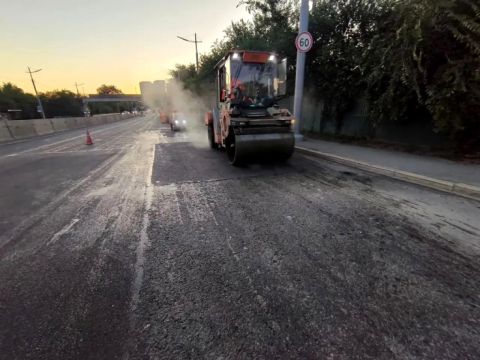 Дорожное полотно ремонтируют на улице Маковского во Владивостоке