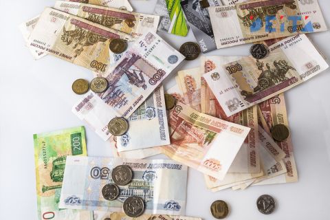 Эксперт рассказал, что и когда может обвалить рубль