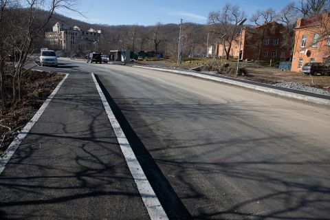 Асфальтированных дорог на острове Русском становится всё больше