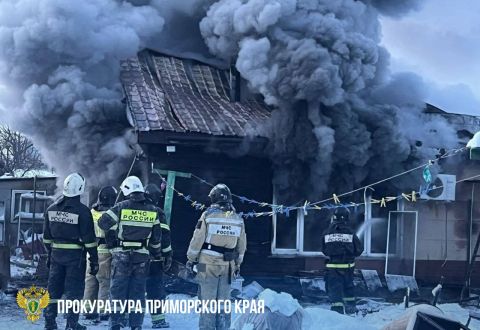 Прокуратура контролирует проверку по факту пожара в жилом доме в Уссурийске