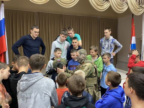 Депутаты организовывают встречи с героями для приморских детей 