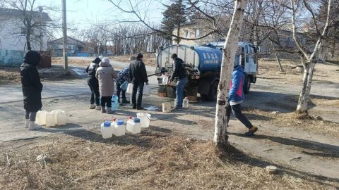 Причины неизвестны: пятый день посёлок Нового Владивостока выживает без воды