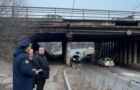 Обрушившийся мост во Владивостоке привлек прокуроров