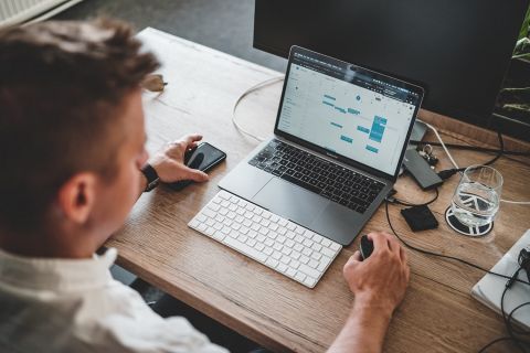 Мошенники научились обчищать счета россиян через контекстную рекламу