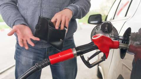 Роснефть все: цены на бензин на Дальнем Востоке пробивают дно