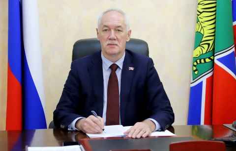 Председатель Думы Владивостока Андрей Брик поздравляет с Днем Победы