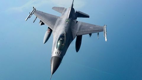 СМИ назвали сроки появления F-16 на Украине