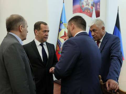Медведев отправился в Донбасс