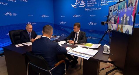 Пробки, фасады и нефтебаза: Путин дал поручения по Владивостоку
