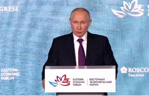 Путин объяснил волатильность рубля к доллару