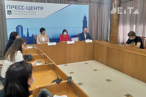 Важность вакцинации старшего поколения подчеркнули в Минздраве Приморья