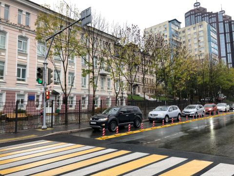 Специальные выделенные полосы появятся на дорогах Владивостока возле школ