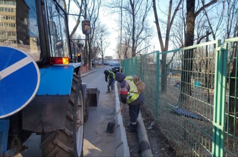 Дорожная служба во Владивостоке вывезла более 300 тонн мусора с начала декабря