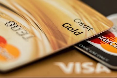 ЦБ продолжает обсуждать отключение карт Visa и Mastercard