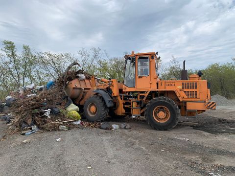 Кладбища Владивостока приводят в порядок к родительскому дню