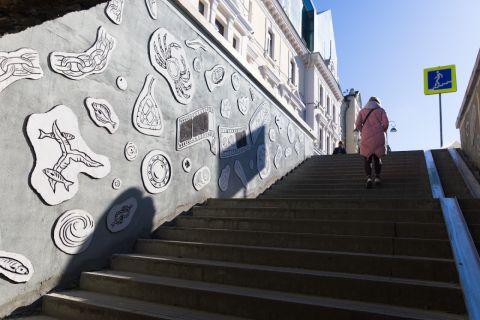 Подземный переход в центре Владивостока предстает в новом «морском» облике