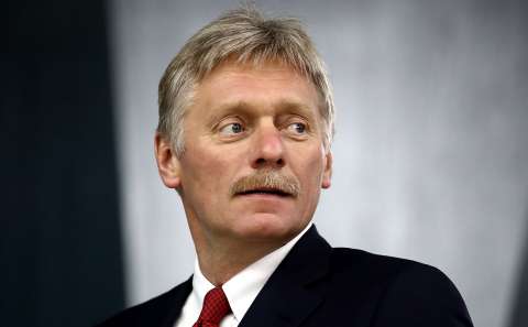 «Лежат на полу»: Песков рассказал об отношениях США и России