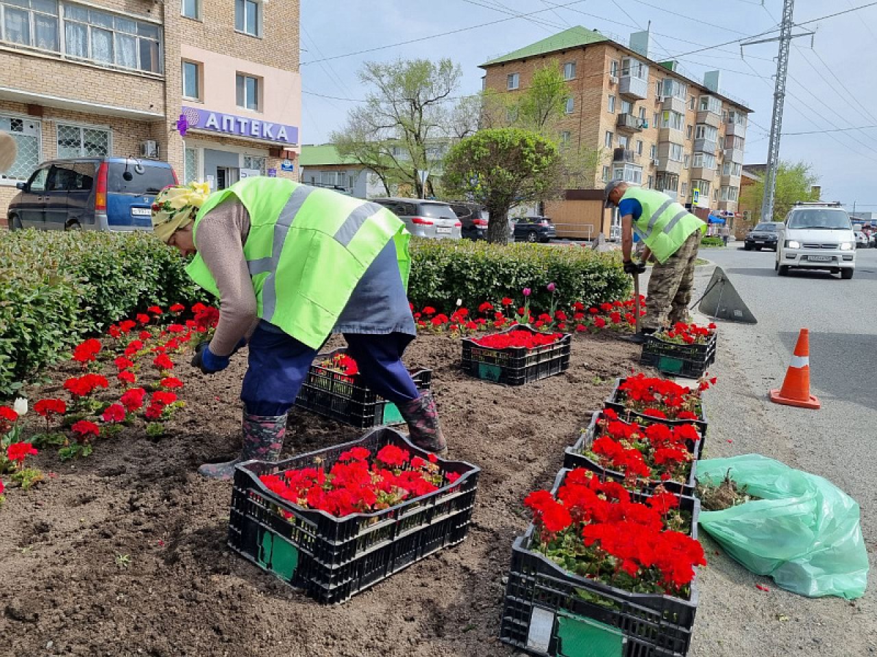 Владивосток становится чище и безопаснее благодаря работе муниципальных предприятий