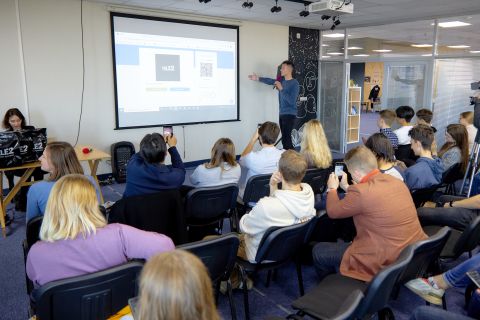 Tele2 презентовала стипендиальную программу для студентов ДВФУ