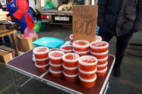 Новогоднему столу приморцев угрожают нелегальные морепродукты