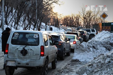 Автомобилистам посоветовали возить с собой гранитную крошку