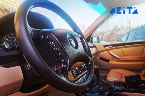 Со стихийным авторынком под окнами борются жители Уссурийска