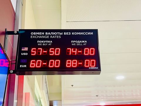 Улетевший в космос доллар вызвал ажиотаж в приморских магазинах техники