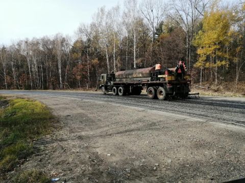 Разлит битум: осторожнее на дорогах