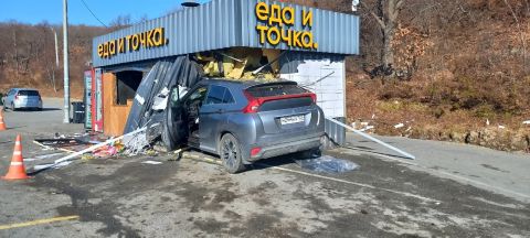 Минздрав Приморья рассказал о состоянии пострадавших в автокатастрофе с легковушкой и пит-стопом