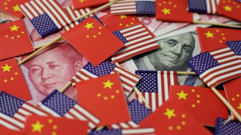 «Трамп наносит новый удар»: США пригрозили Китаю поднять пошлины до 245%