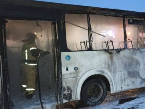 Прокуратура начала проверку после возгорания автобуса во Владивостоке