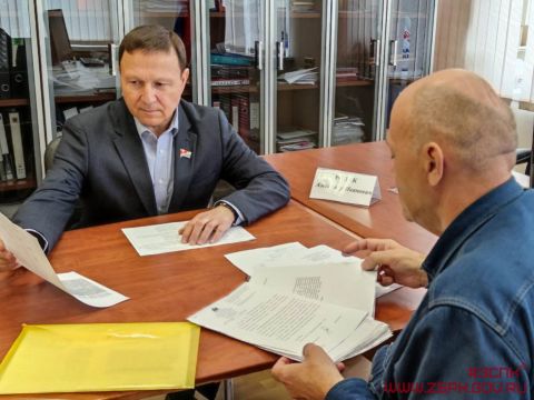 Приемы граждан ведут приморские депутаты
