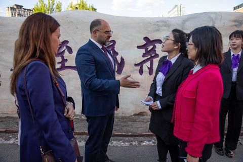 Глава Владивостока работает в китайском городе-побратиме